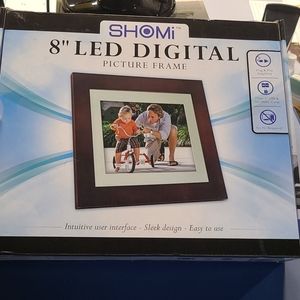 Digital photo frame. 8" LED picture frame